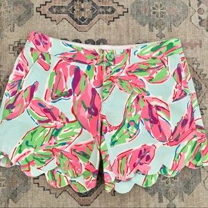 Lily Pulitzer Printed scalloped hem shorts.
